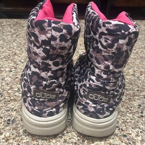 Hey dudes kids size 5 Leopard Print Boots - Pink and Brown like new